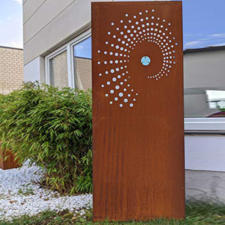 Low-maintenance Corten Steel Privacy Screen