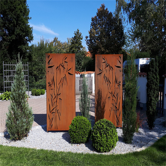 Personalized Rusted Fence Screen